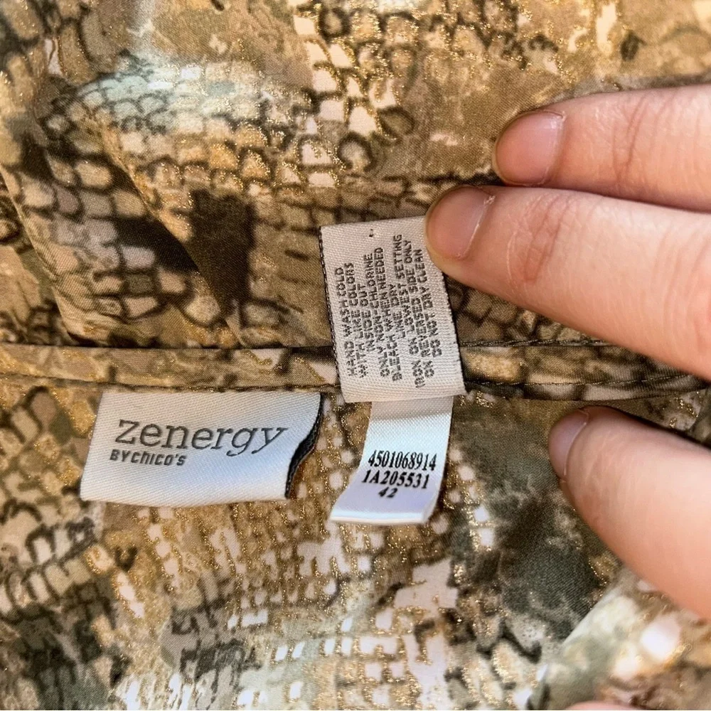 Chico’s Zenergy green gold snakeskin print zip up vest size 1 (M) pockets